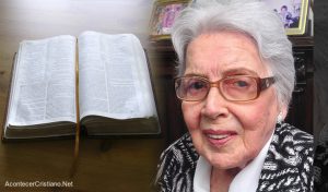 Anciana de 91 años ha leído la Biblia 89 veces: "Cada lectura me acercó más a Dios"